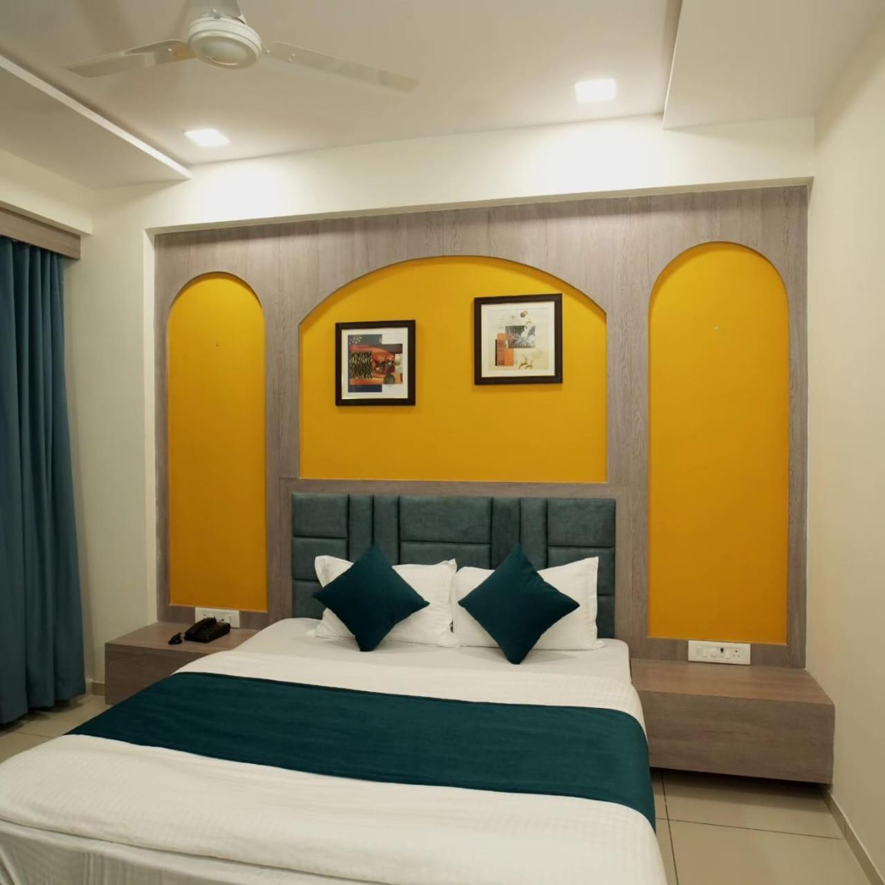 Hotl Sunsky Hotel วาโดดารา ภายนอก รูปภาพ
