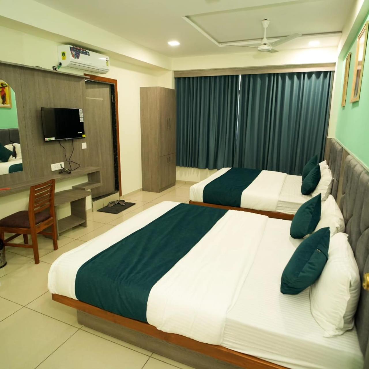 Hotl Sunsky Hotel วาโดดารา ภายนอก รูปภาพ