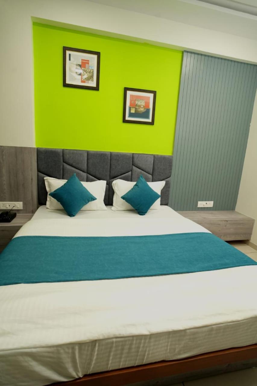 Hotl Sunsky Hotel วาโดดารา ภายนอก รูปภาพ