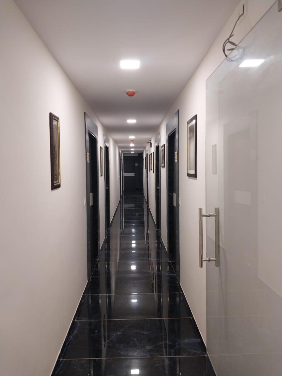Hotl Sunsky Hotel วาโดดารา ภายนอก รูปภาพ